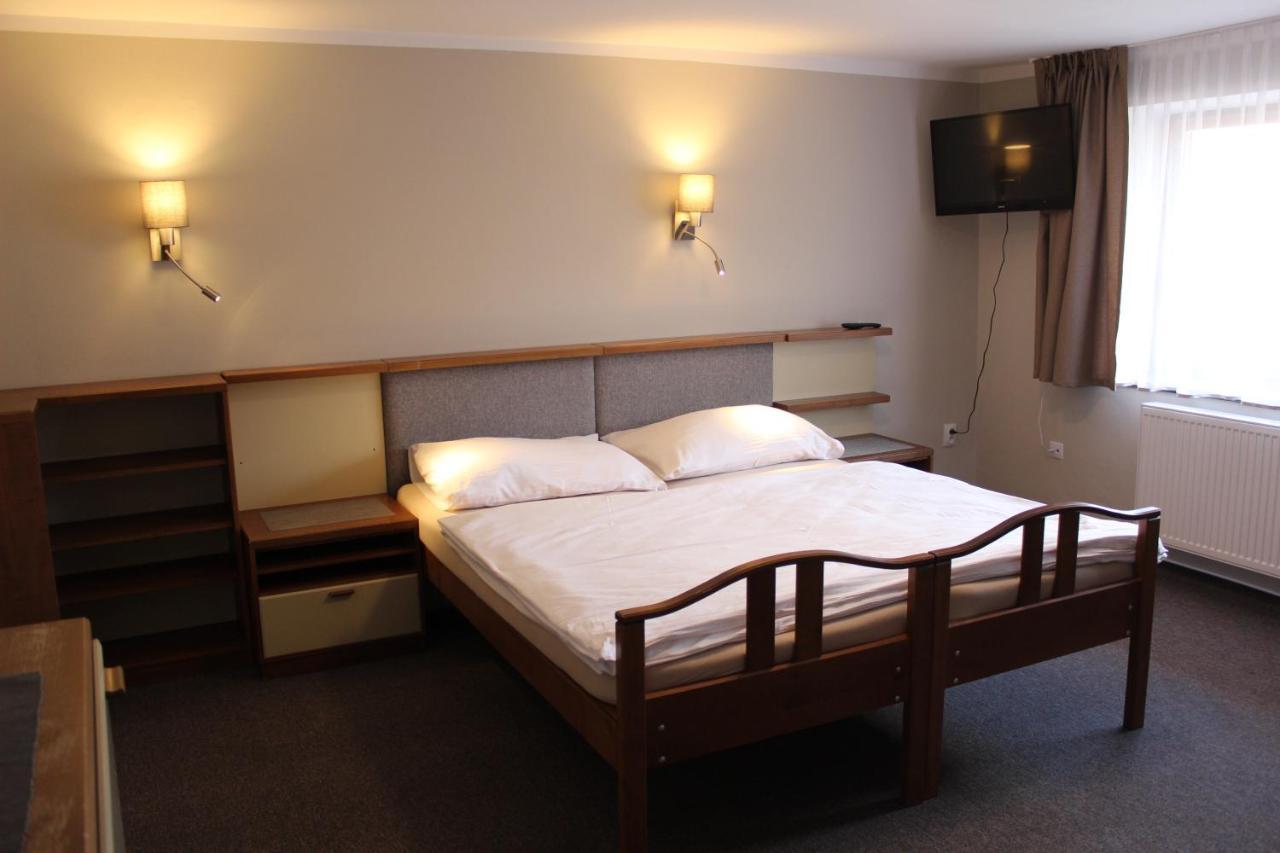 Hotel Stary Mlyn เยเซนิค ภายนอก รูปภาพ