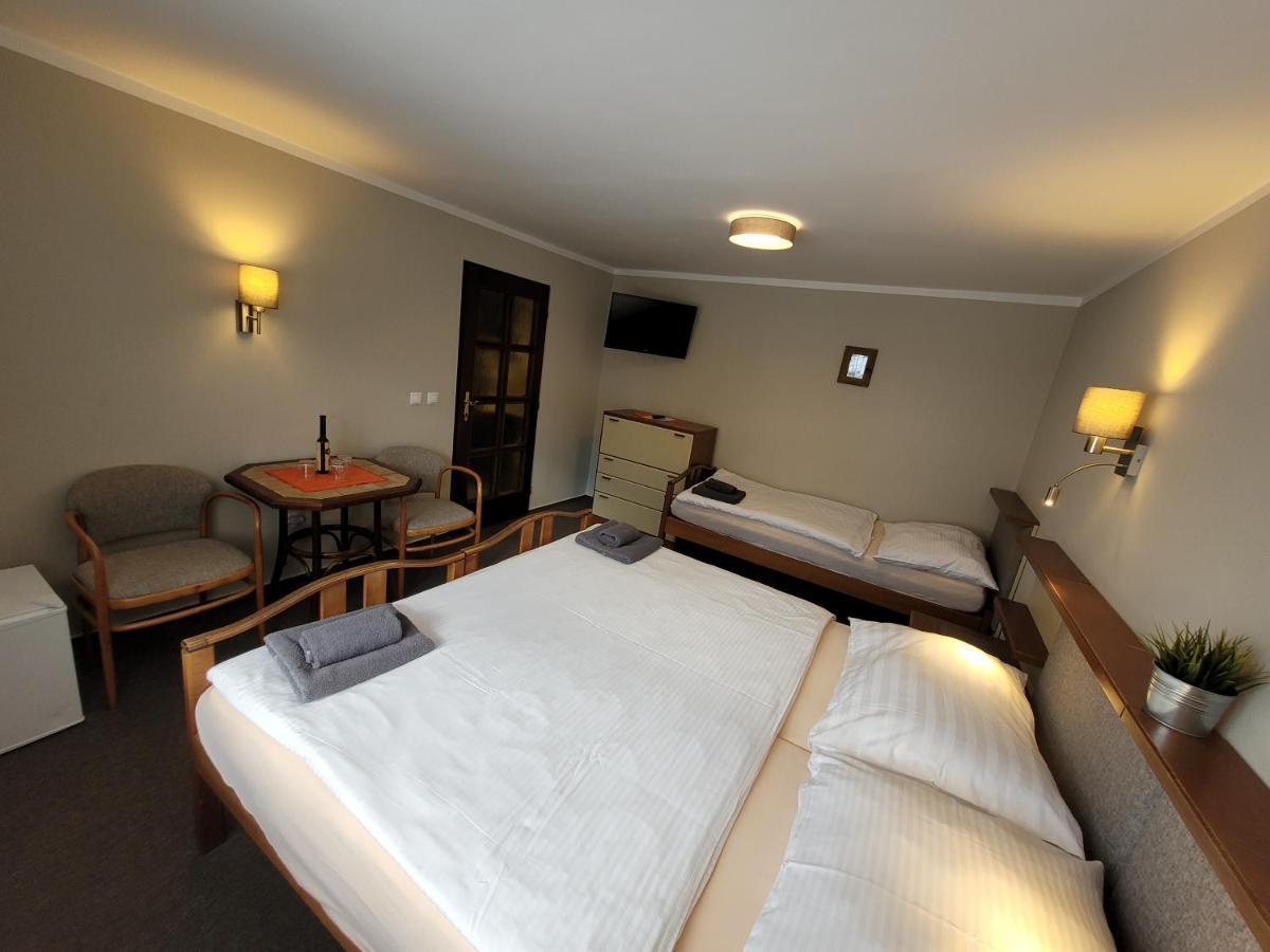 Hotel Stary Mlyn เยเซนิค ภายนอก รูปภาพ