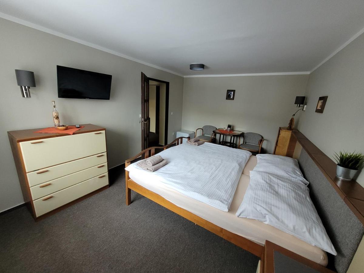 Hotel Stary Mlyn เยเซนิค ภายนอก รูปภาพ