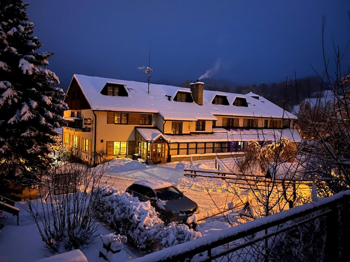 Hotel Stary Mlyn เยเซนิค ภายนอก รูปภาพ